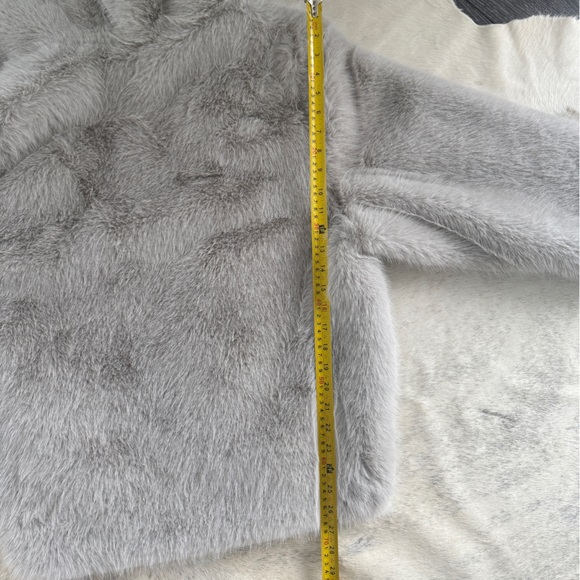 Grey fur oversized jacket - Picture 4 of 5